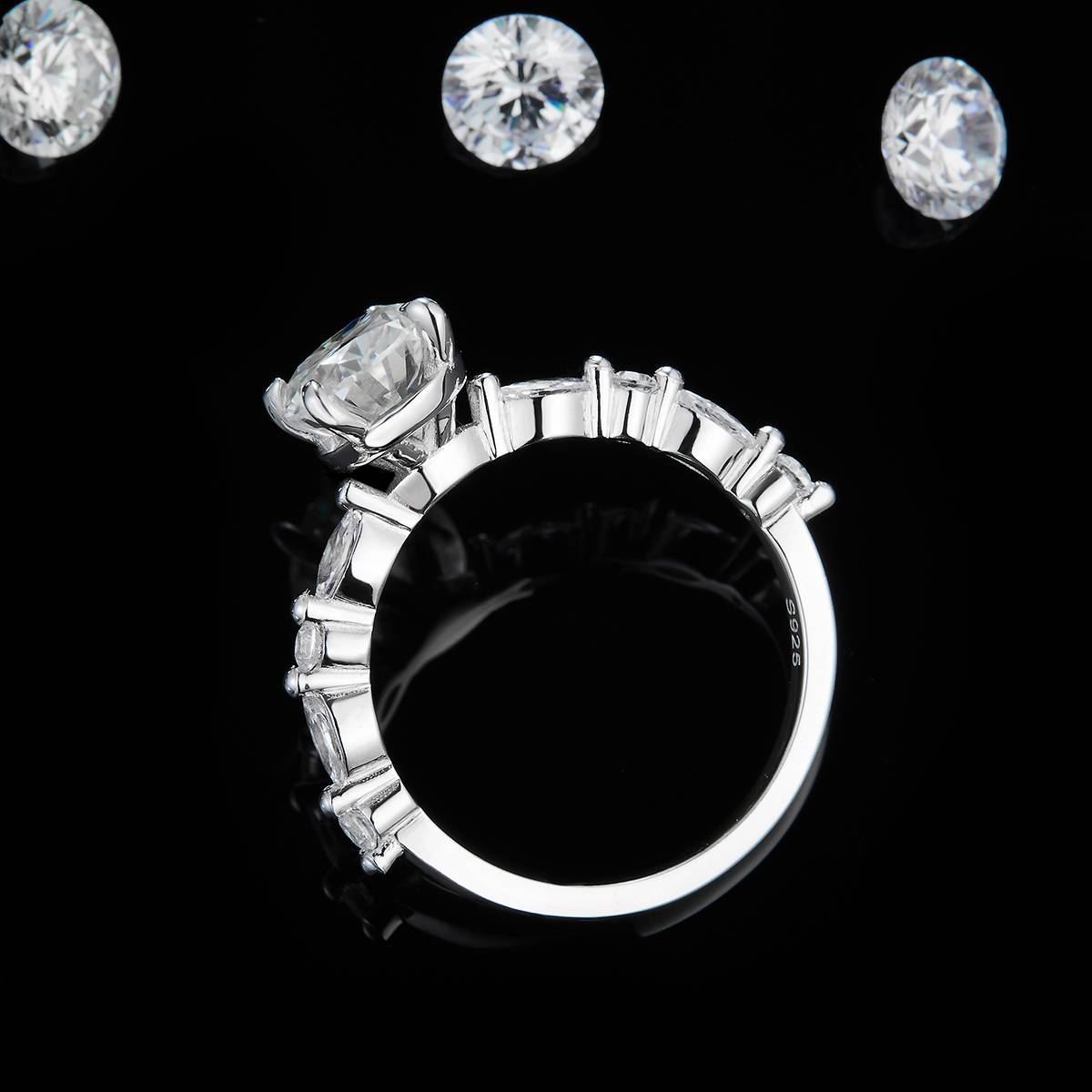 Minimalist Oval Women's Ring S925 Silver Plated Platinum Customized Selection Main Stone Moissanite 2.0ct/Side Stone Cubic Zirconia