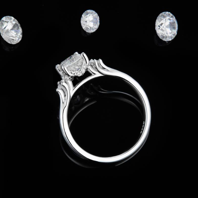三石款圆钻Women's RingS925银镀白金定制选款主石Moissanite1.0ct/副石高碳钻