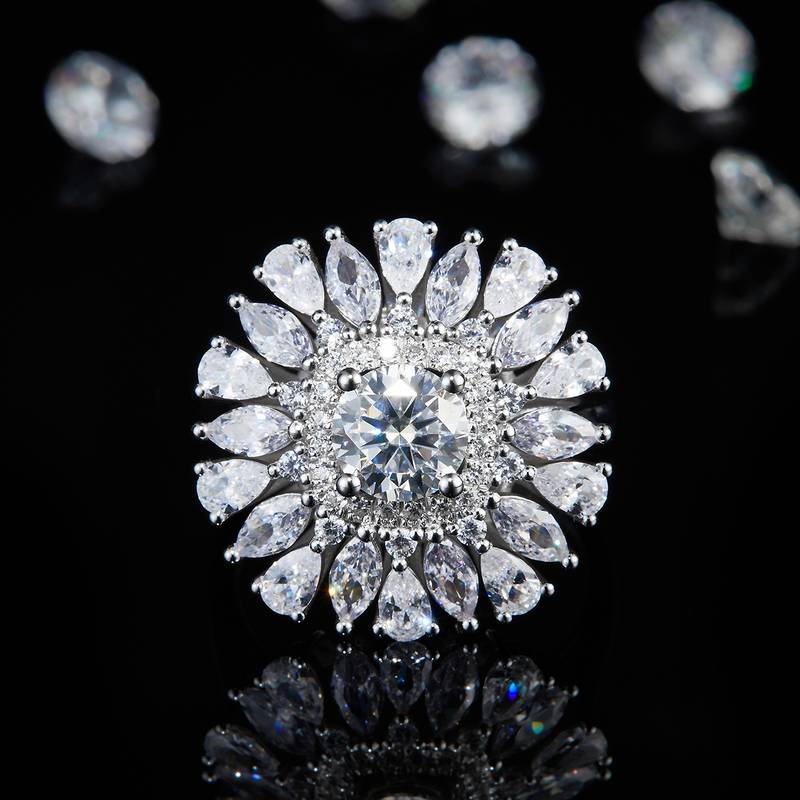 豪华款梨形小钻微镶圆钻Women's RingS925银镀白金定制选款主石Moissanite1.0ct/副石高碳钻
