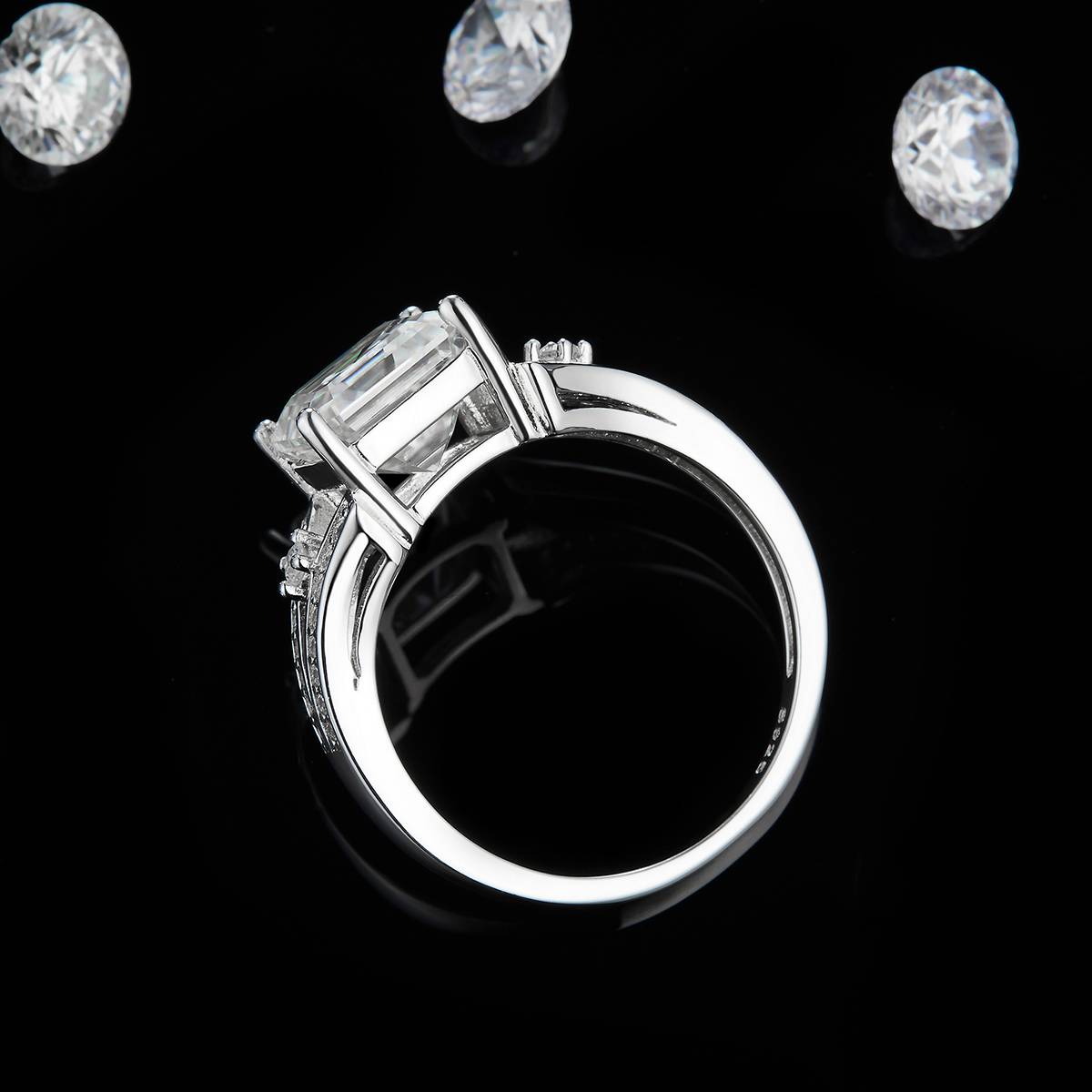 Y臂轻奢方钻女戒S925银镀白金定制选款主石莫桑钻2.5ct/副石高碳钻
