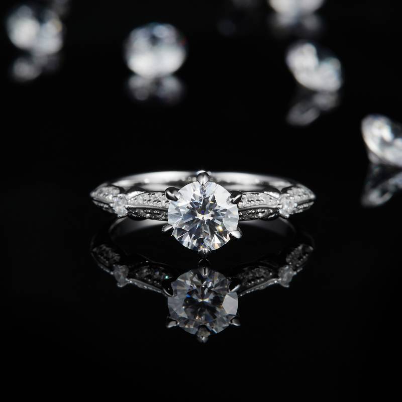 Fashion六爪Women's RingS925银镀白金定制选款主石Moissanite1.0ct/副石高碳钻