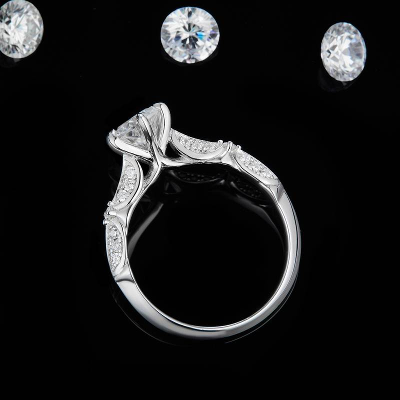 Fashion六爪Women's RingS925银镀白金定制选款主石Moissanite1.0ct/副石高碳钻