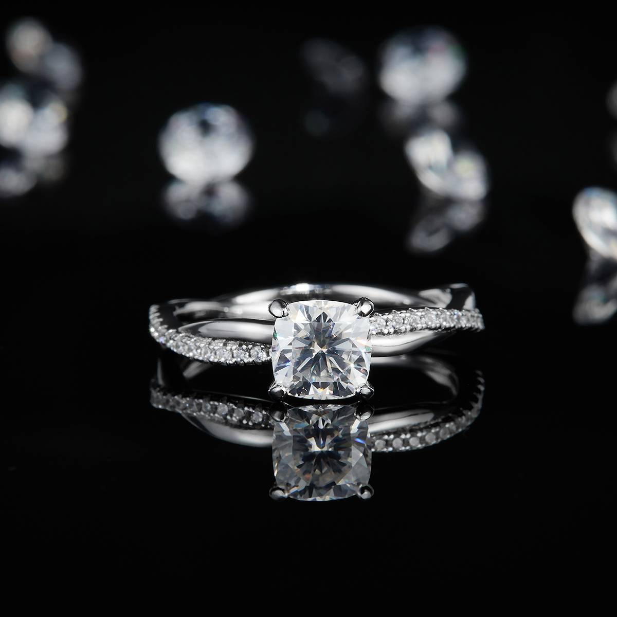 四爪女戒S925银镀白金定制选款主石莫桑钻1.0ct/副石高碳钻
