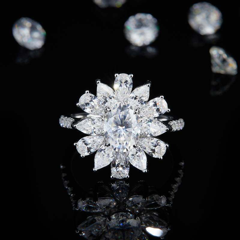 Luxury款梨形小钻围镶蛋形钻Women's RingS925银镀白金定制选款主石Moissanite1.5ct/副石高碳钻