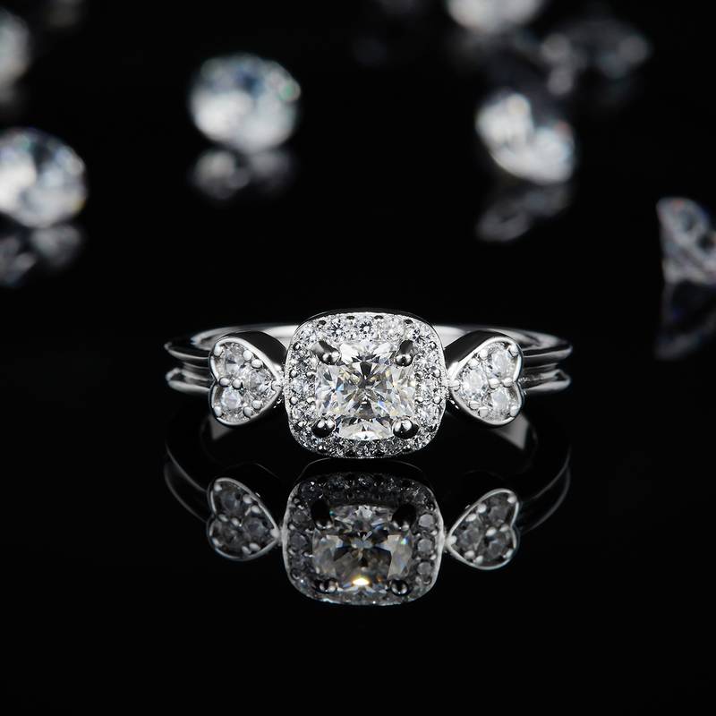 枕形钻女戒女戒S925银镀18K白金定制选款主石莫桑钻0.6ct/副石高碳钻