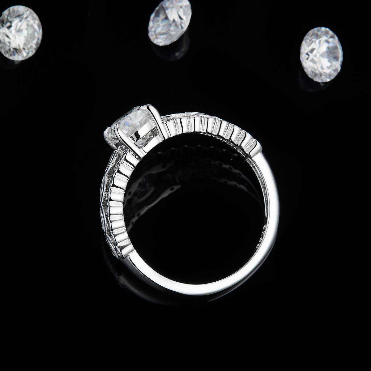 轻奢蛋形钻女戒S925银镀18K白金定制选款主石莫桑钻1.5ct/副石高碳钻