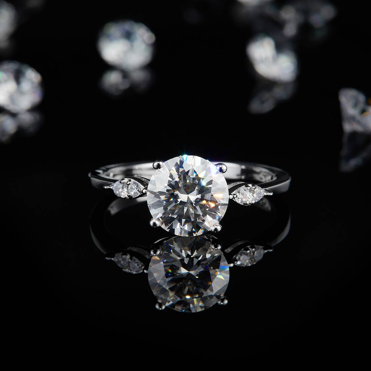 Four Claw Women's Ring S925 Silver Plated 18White Gold Customized Selection Main Stone Moissanite 2.0ct/Side Stone Cubic Zirconia