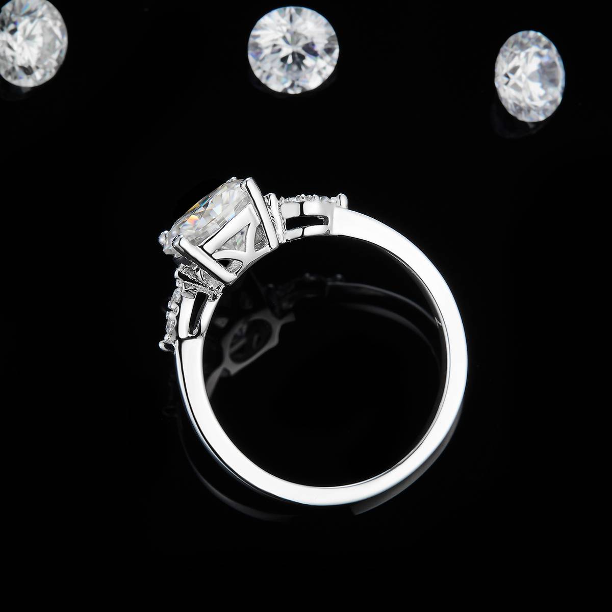 Four Claw Women's Ring S925 Silver Plated 18White Gold Customized Selection Main Stone Moissanite 2.0ct/Side Stone Cubic Zirconia