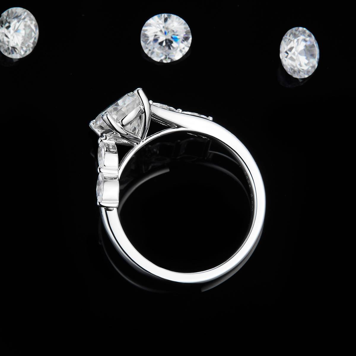 Twisted Arm Oval Diamond Women's Ring S925 Silver Plated 18White Gold Customized Selection Main Stone 2.0ct/Side Stone Cubic Zirconia