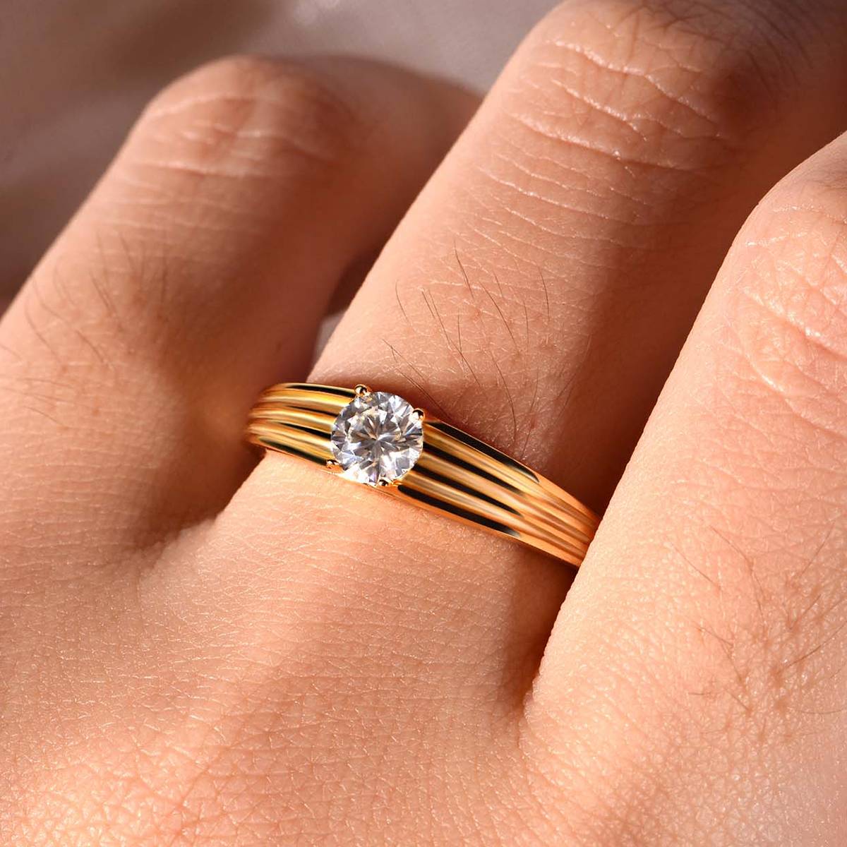 MR0037款S925银镀18K黄金圆形MoissaniteWomen's Ring0.5ct