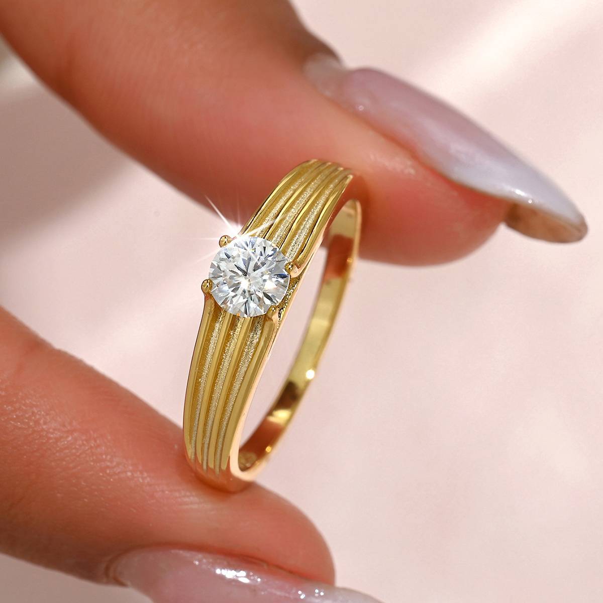 MR0037款S925银镀18K黄金圆形MoissaniteWomen's Ring0.5ct