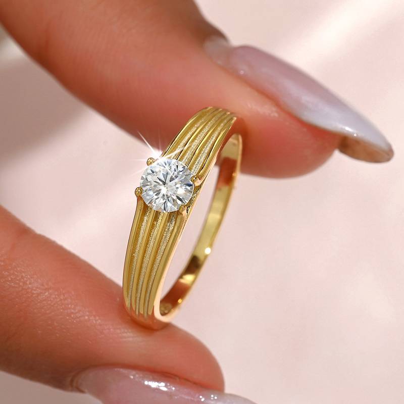 MR0037款S925银镀18K黄金圆形莫桑钻女戒0.5ct