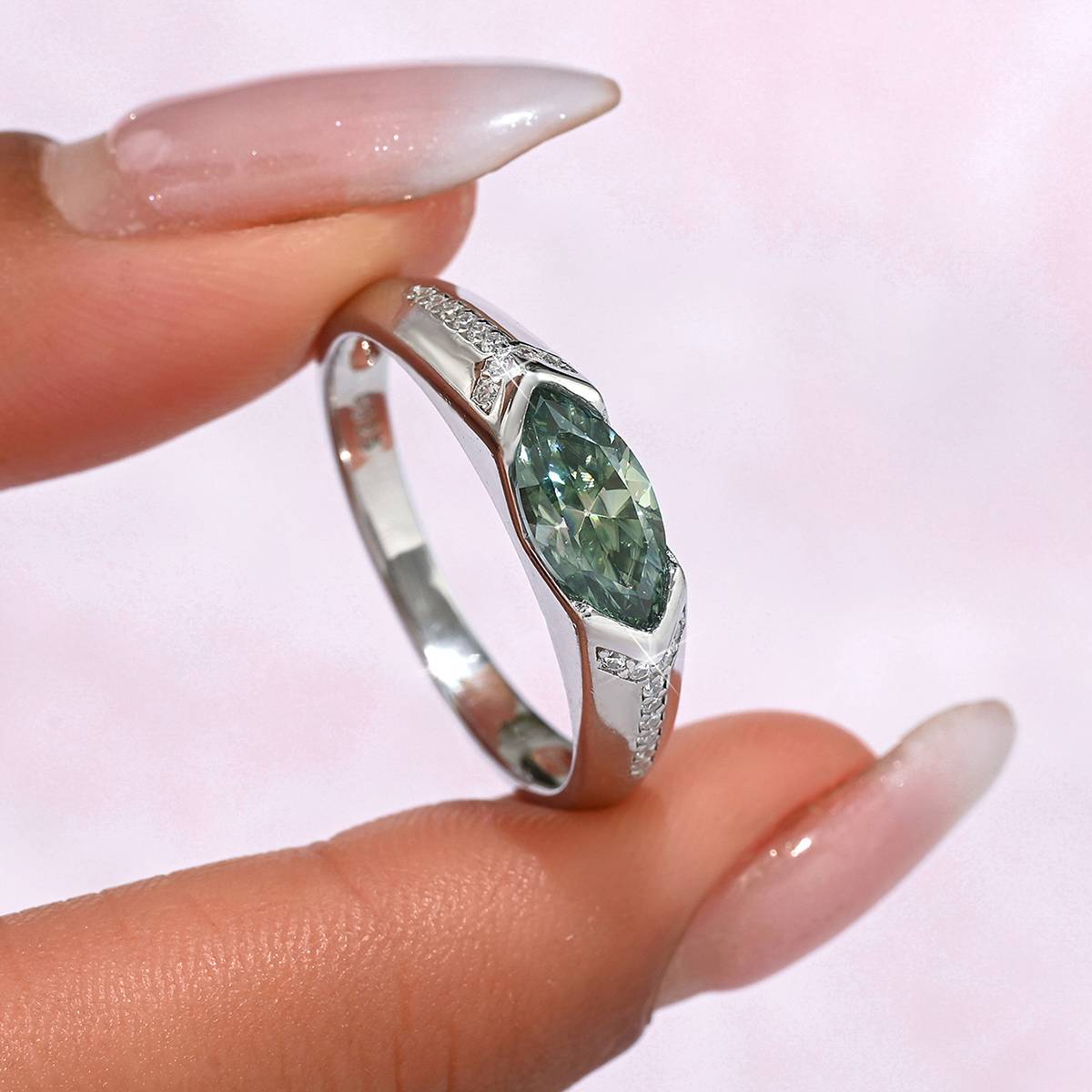 MR0045款S925银镀18K白金绿色马眼形MoissaniteWomen's Ring1.0ct