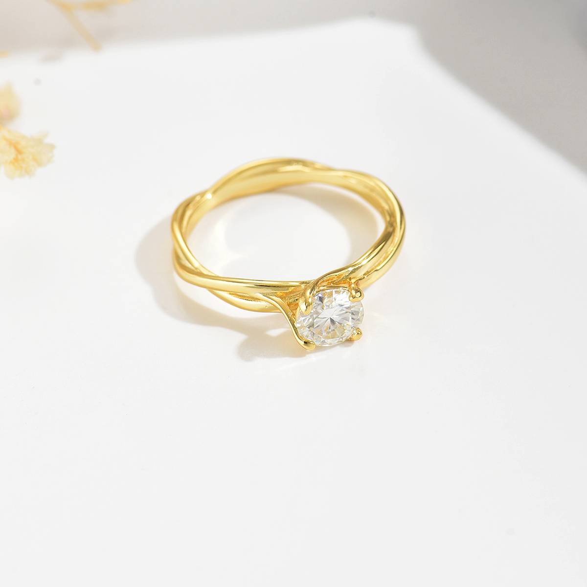 MR0038款S925银镀18K黄金圆形莫桑钻藤蔓女戒1.0ct