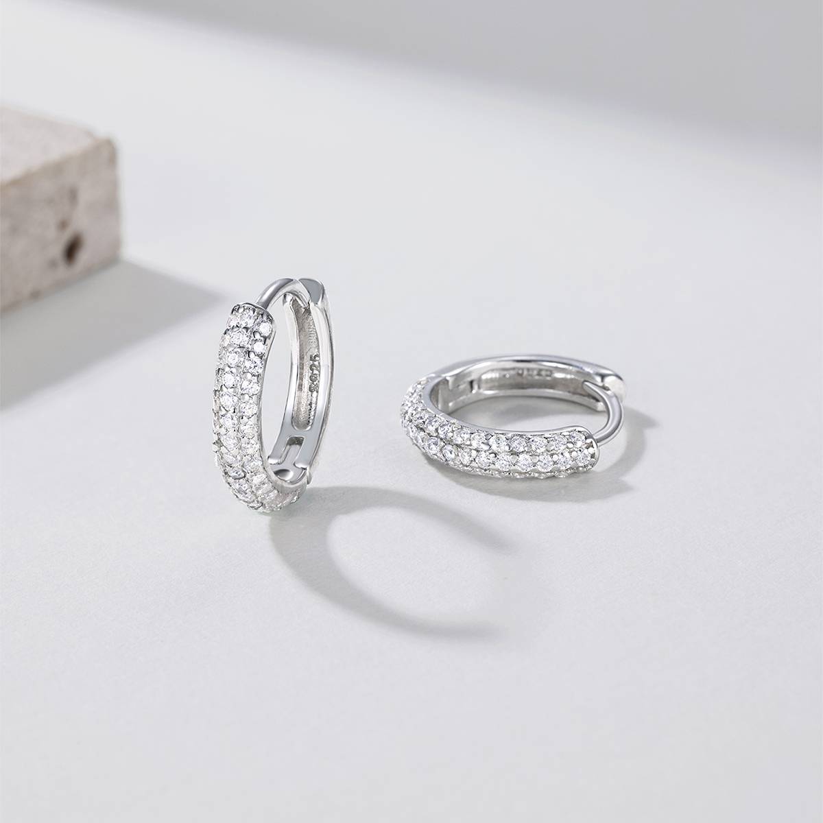 ME0013款S925银镀18K白金耳环Moissanite0.43ct
