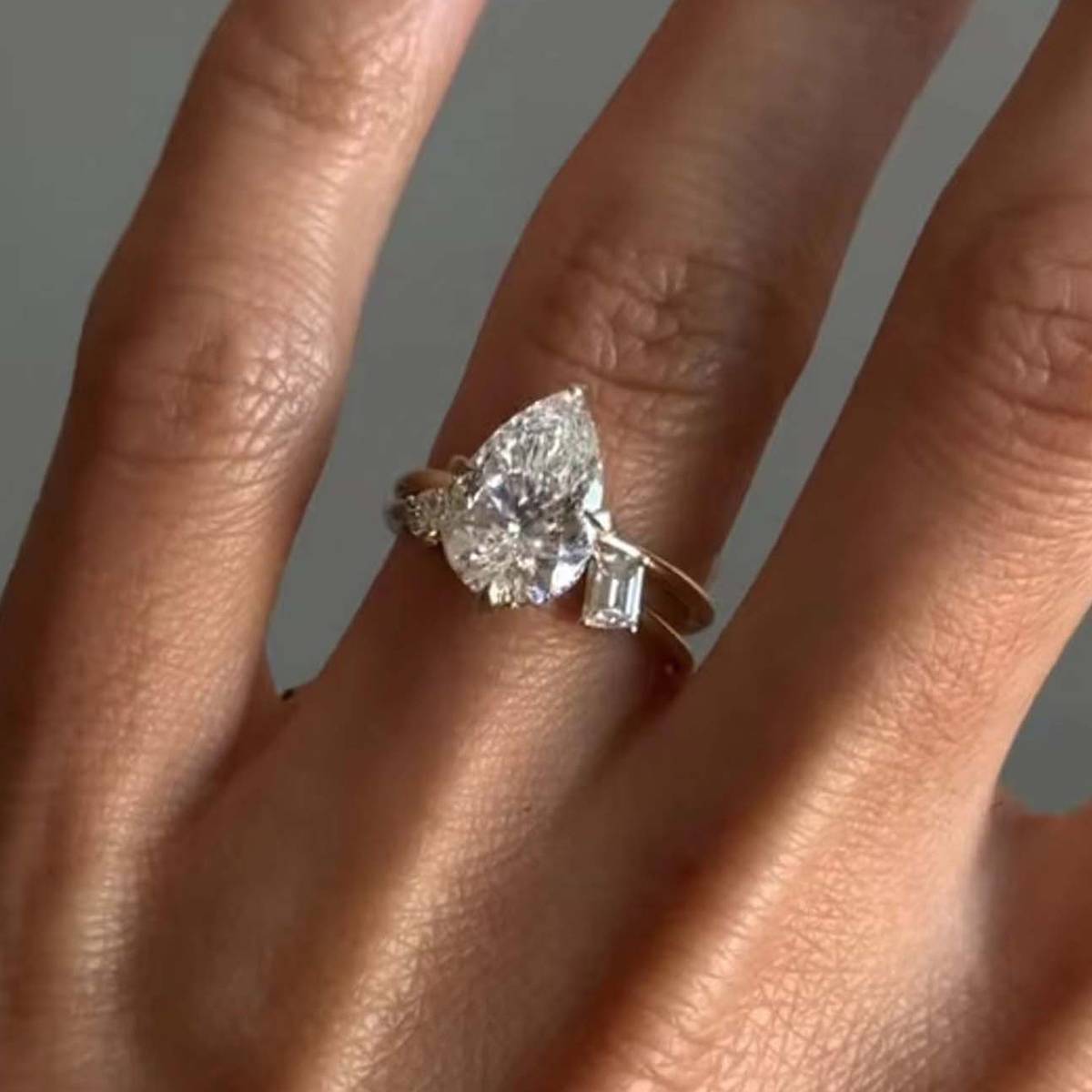 MR0065款S925银镀18K黄金水滴形Moissanite女套戒2.5ct