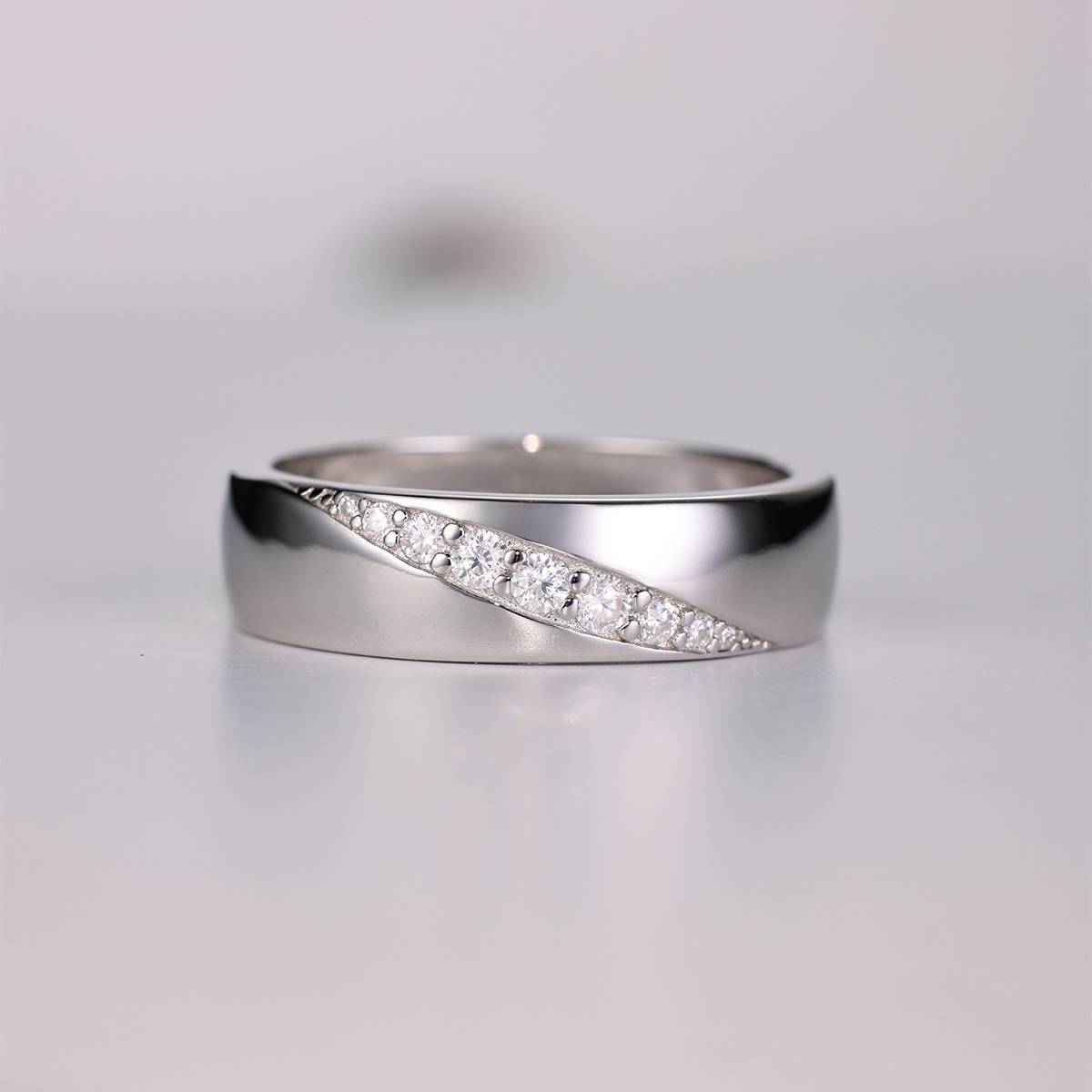 MR0067款S925银镀18K白金圆形莫桑钻厘石戒指0.16CT