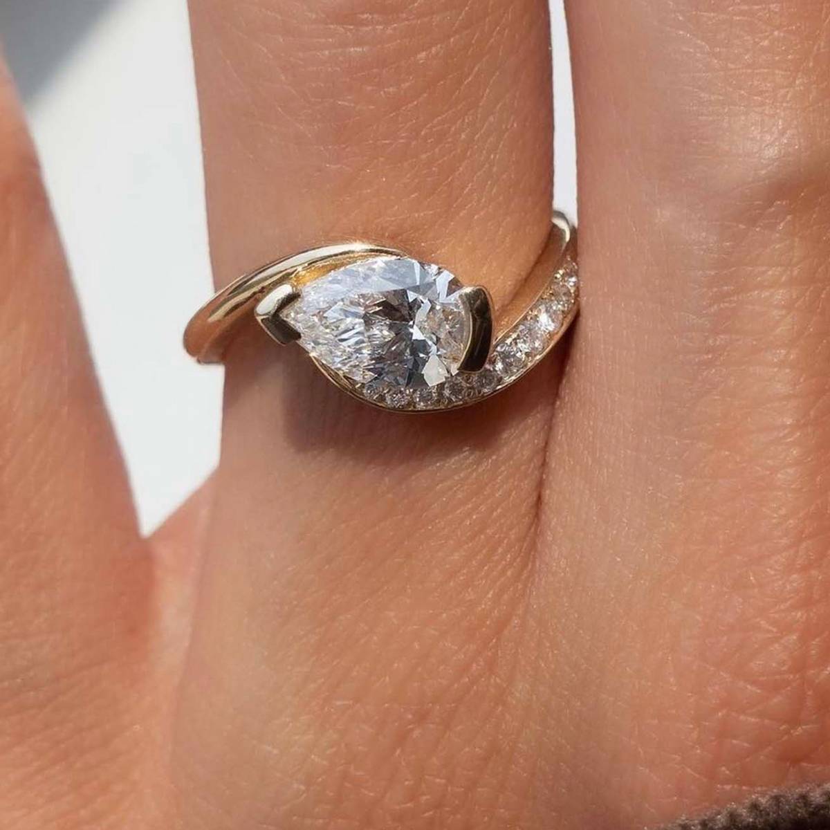 MR0070款S925银镀18K黄金水滴形MoissaniteWomen's Ring1.5ct