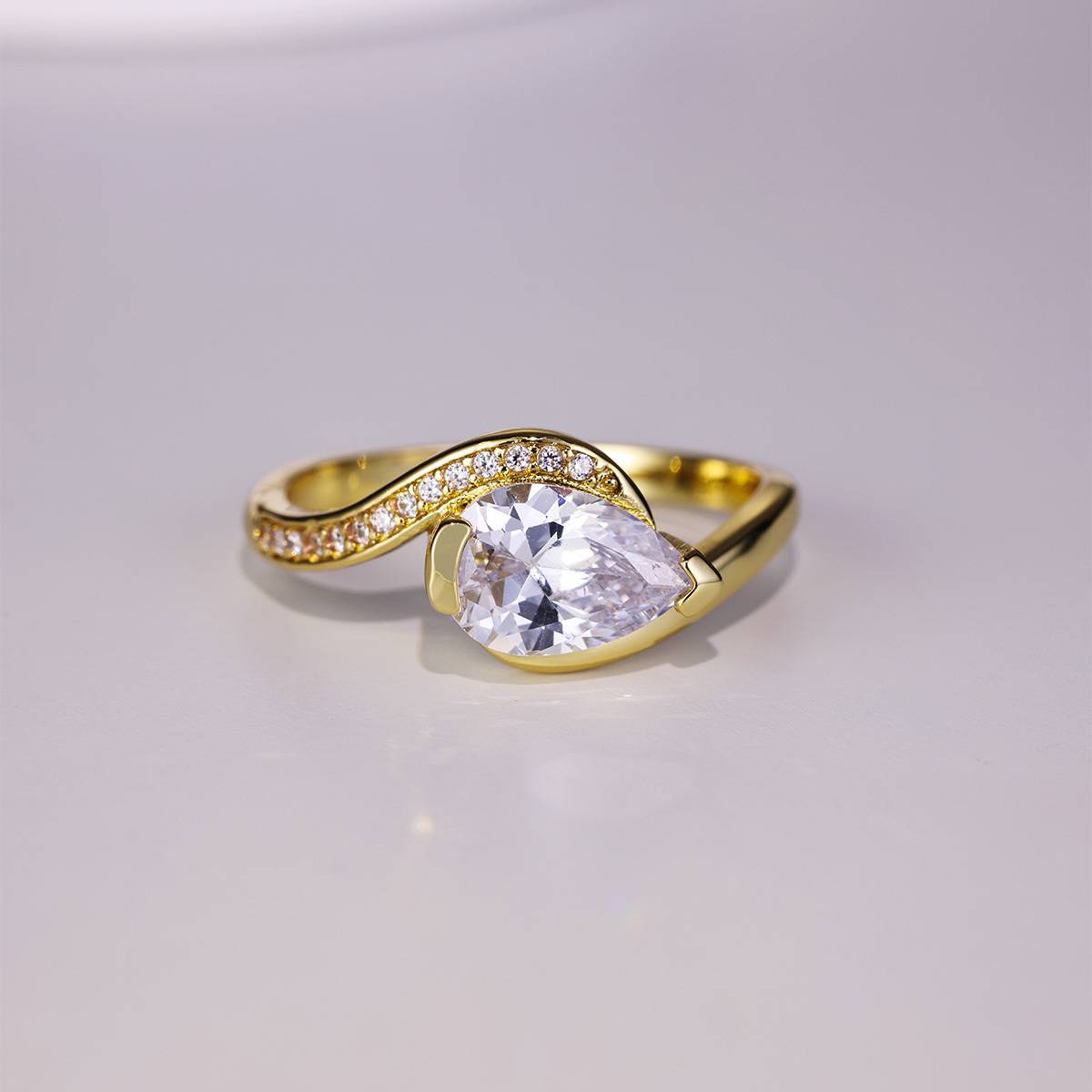 MR0070款S925银镀18K黄金水滴形MoissaniteWomen's Ring1.5ct