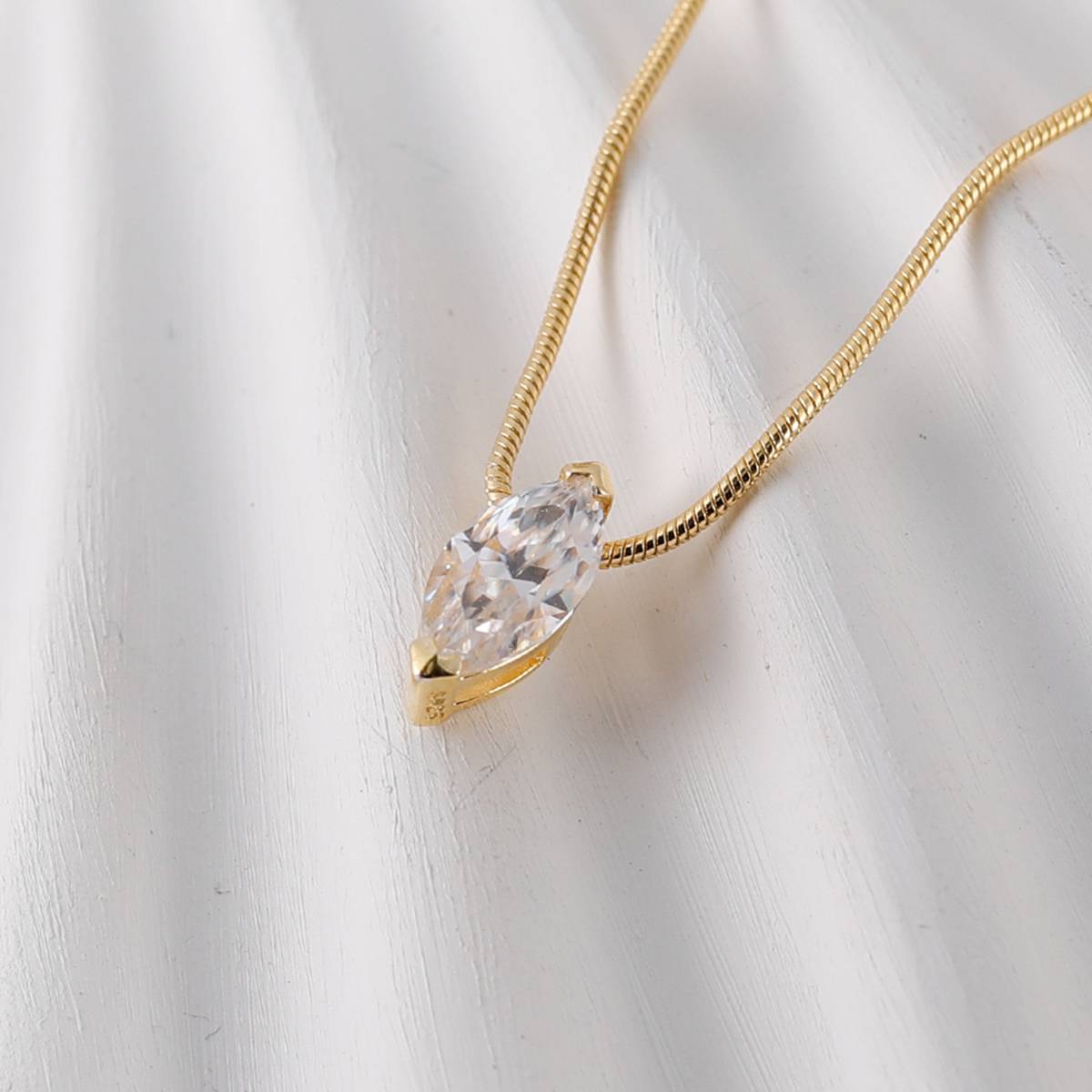MP0019款S925银镀18K金马眼形切割MoissanitePendant1.0ct