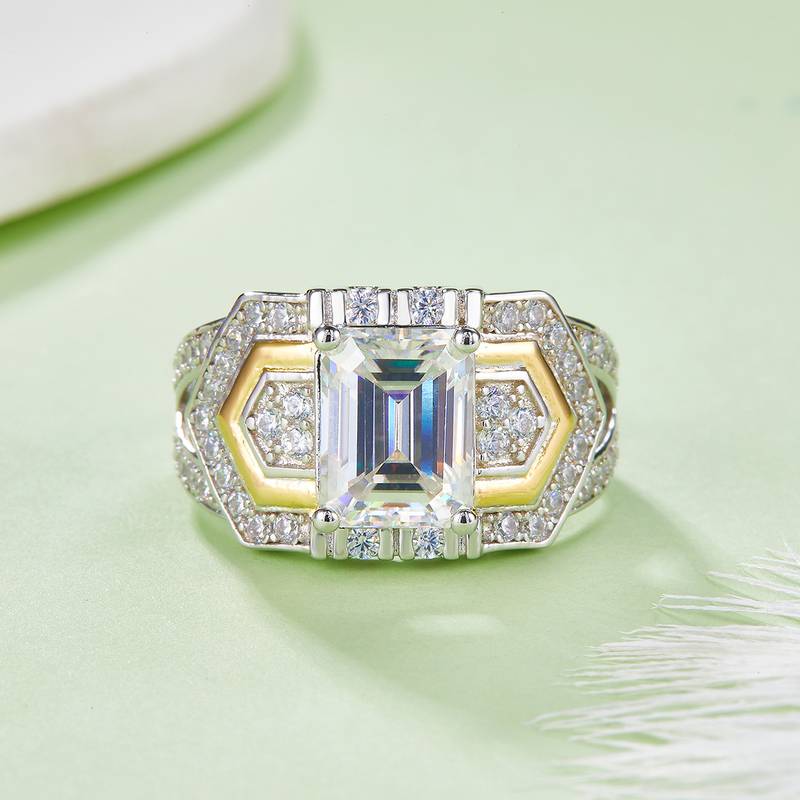 R240601011款S925银镀18K白金分色祖母绿形莫桑钻女戒7*9mm/3.0CT