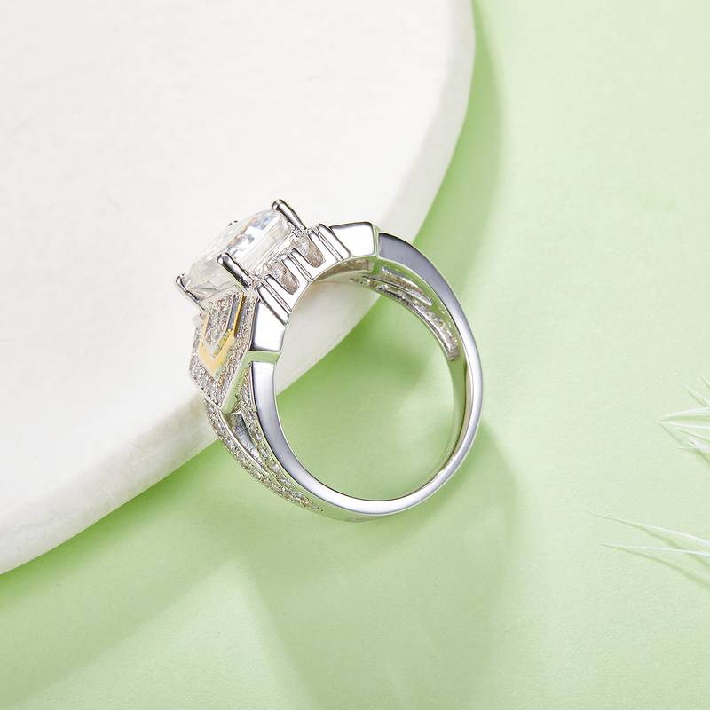 R240601011款S925银镀18K白金分色祖母绿形莫桑钻女戒7*9mm/3.0CT