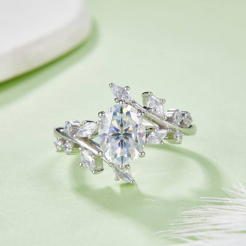 R240820034款S925银镀18K白金旦形莫桑钻女戒主石7*9mm/2.0CT