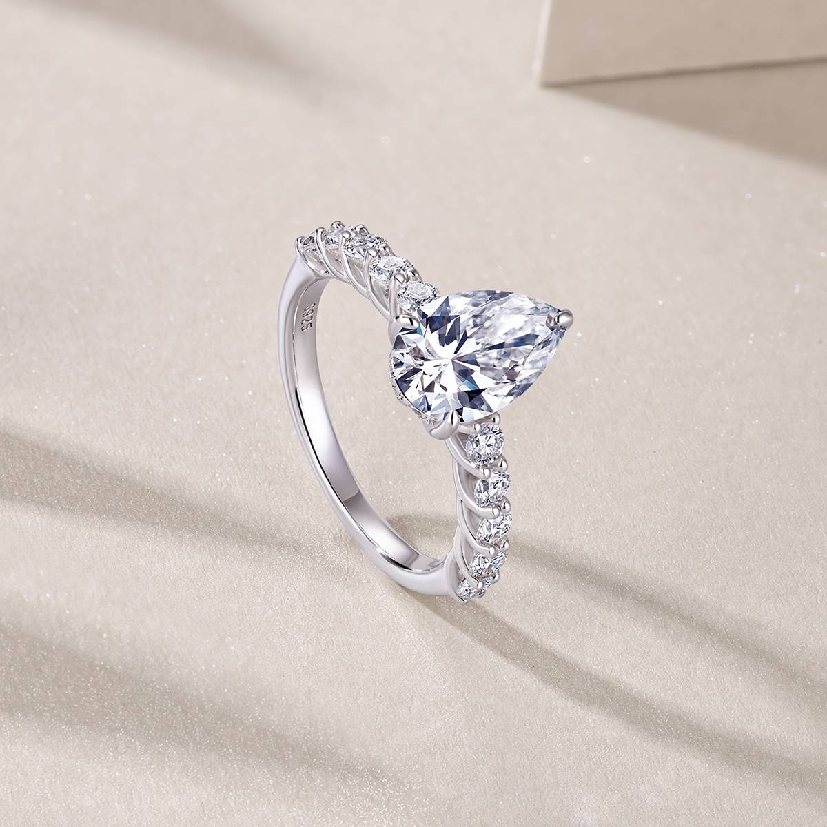 R15295款S925银镀18K白金Women's Ring梨形Moissanite3.0ct