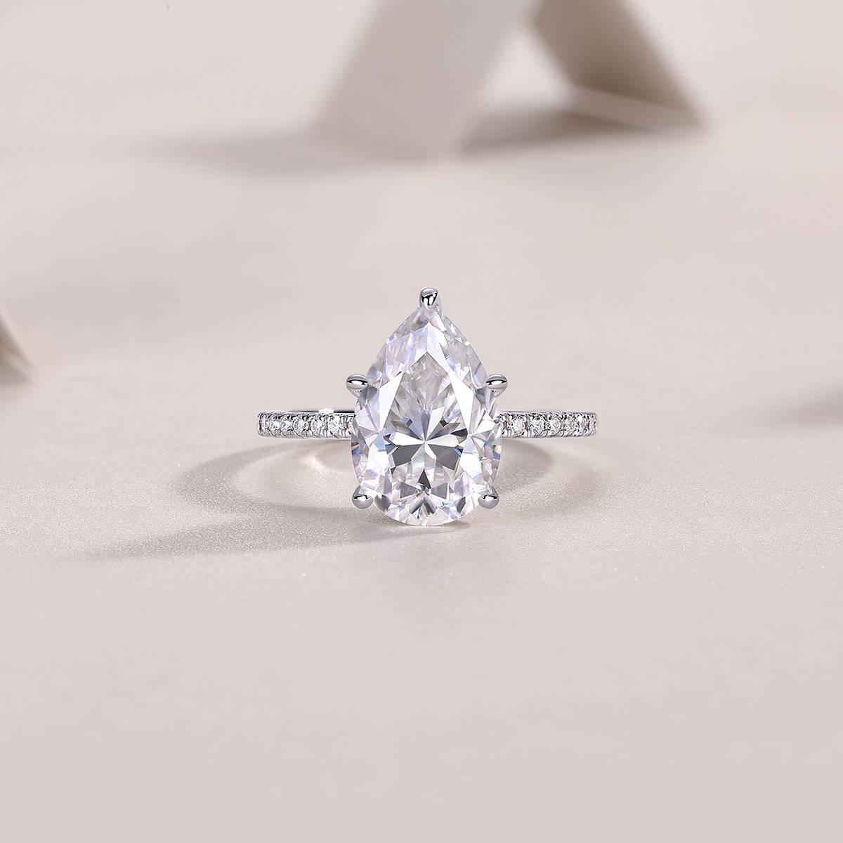 R15268款S925银镀18K白金女戒梨形莫桑钻5.0CT