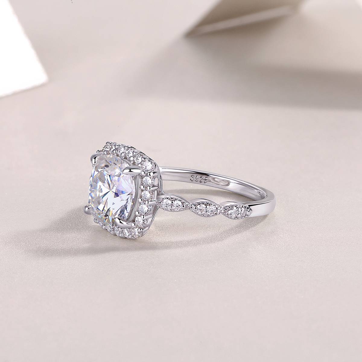 R15325款S925银镀18K白金Women's Ring枕形Moissanite3.0ct