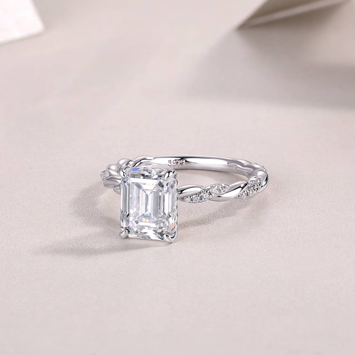 R15310款S925银镀18K白金Women's Ring祖母绿切割Moissanite3.0ct