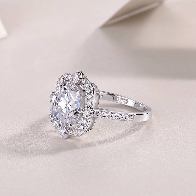 R15293款S925银镀18K白金女戒蛋形莫桑钻3.0CT