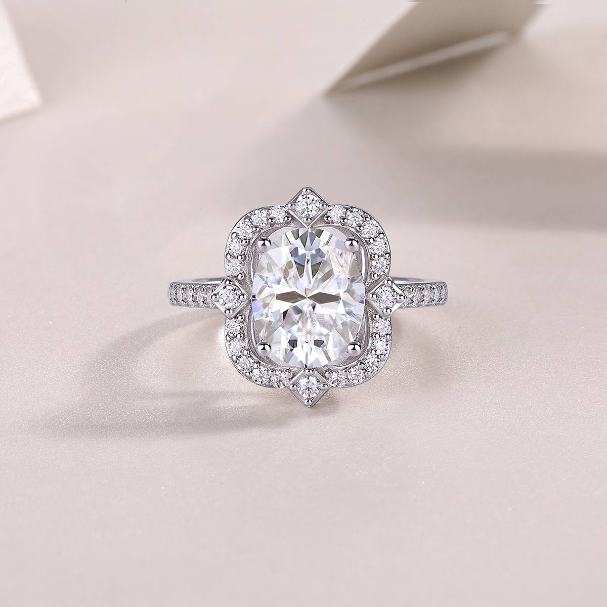 R15293款S925银镀18K白金女戒蛋形莫桑钻3.0CT