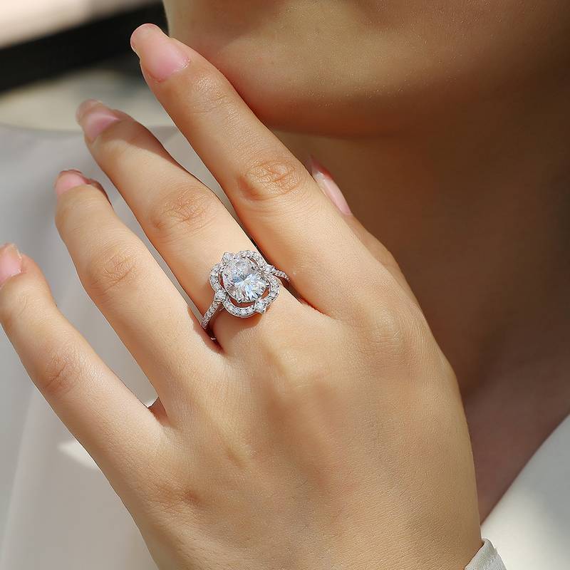 R15293款S925银镀18K白金女戒蛋形莫桑钻3.0CT