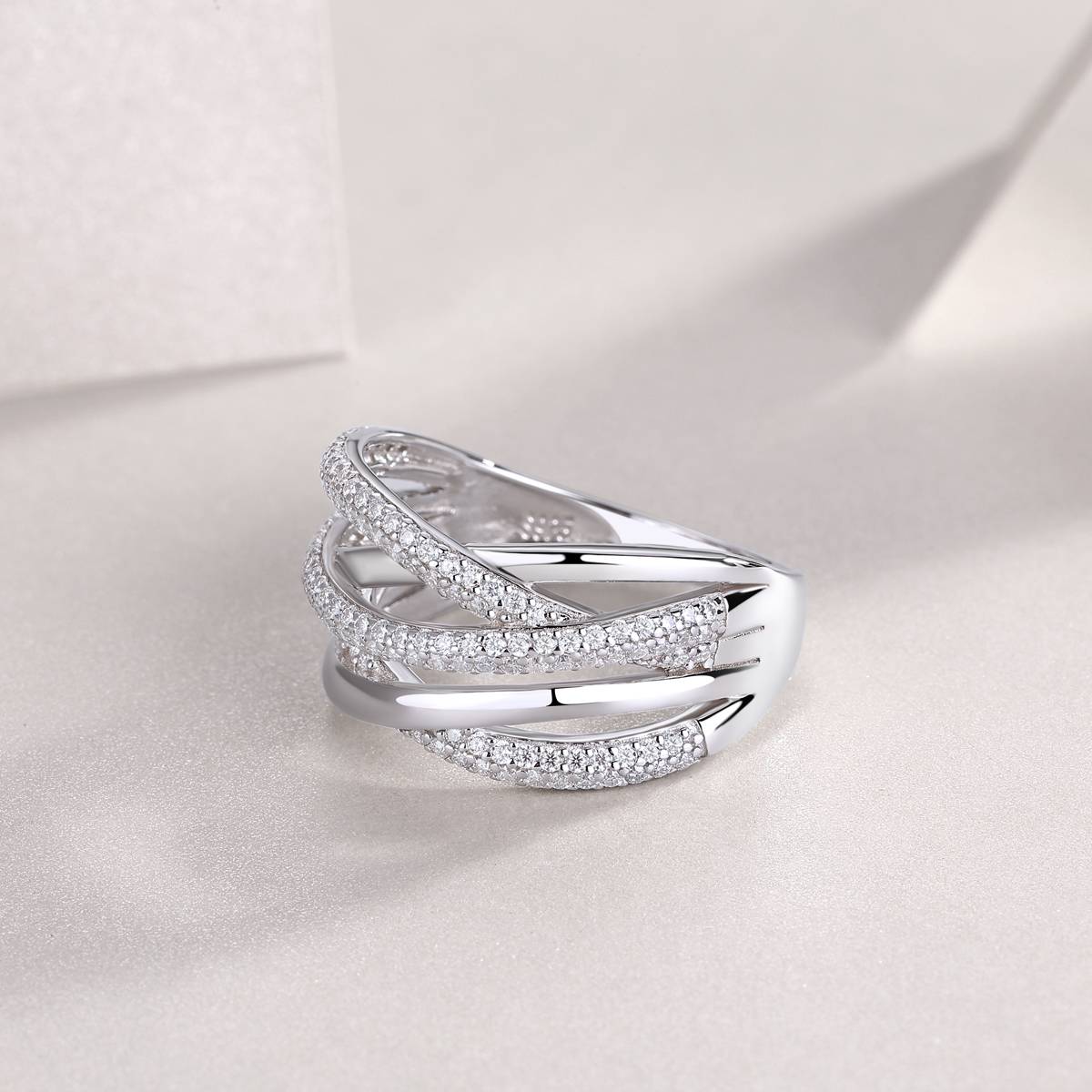 R14034款S925银镀18K白金MoissaniteWomen's Ring0.67ct