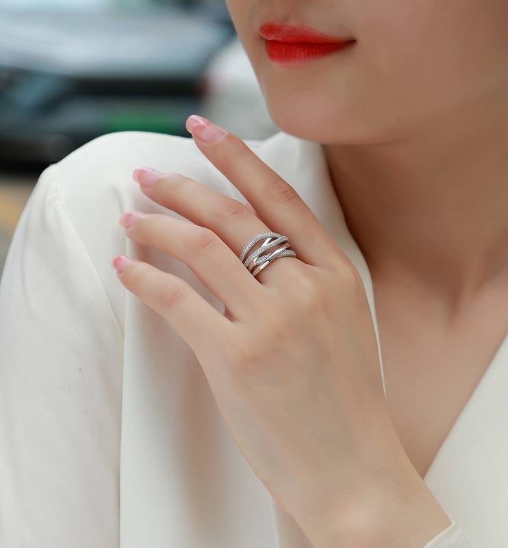 R14034款S925银镀18K白金莫桑钻女戒0.67ct