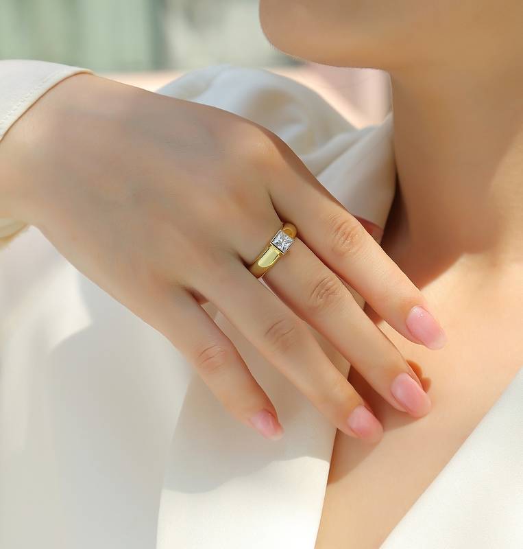 R14697款S925银镀18K黄金公主方MoissaniteWomen's Ring1.0ct