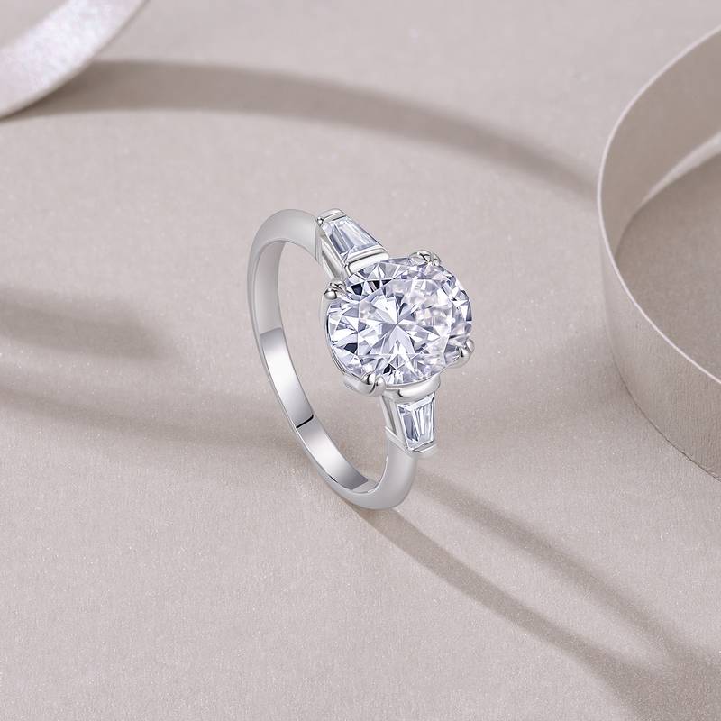 R15399款S925银镀18K白金三石款Women's Ring主石蛋形Moissanite3.0ct