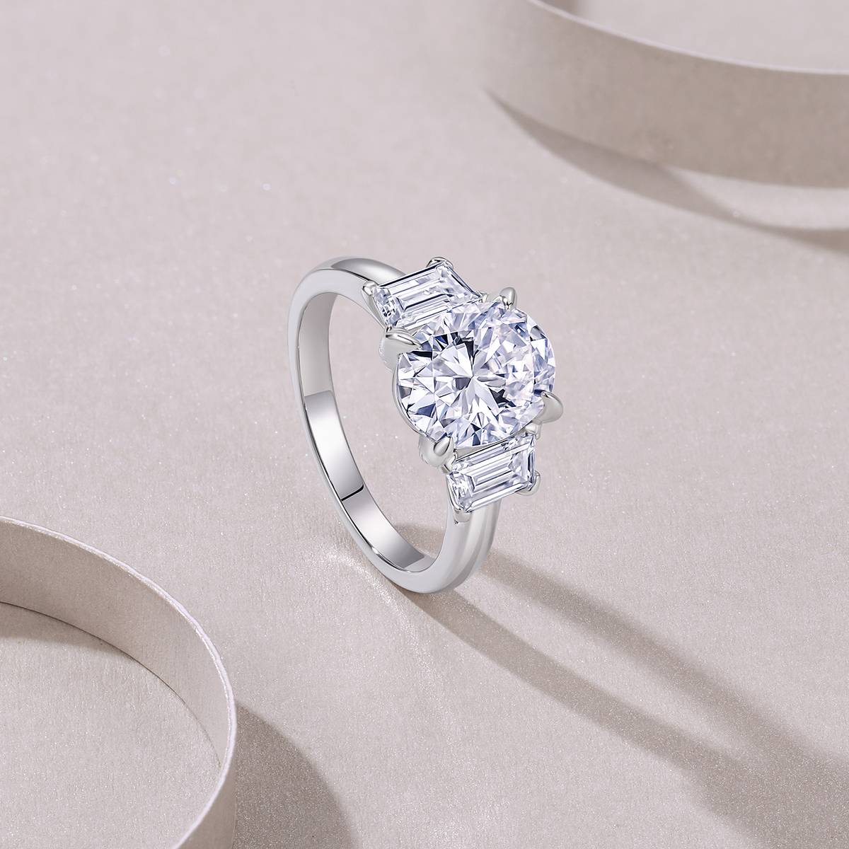 R15515款S925银镀18K白金三石款Women's Ring主石蛋形Moissanite3.0ct