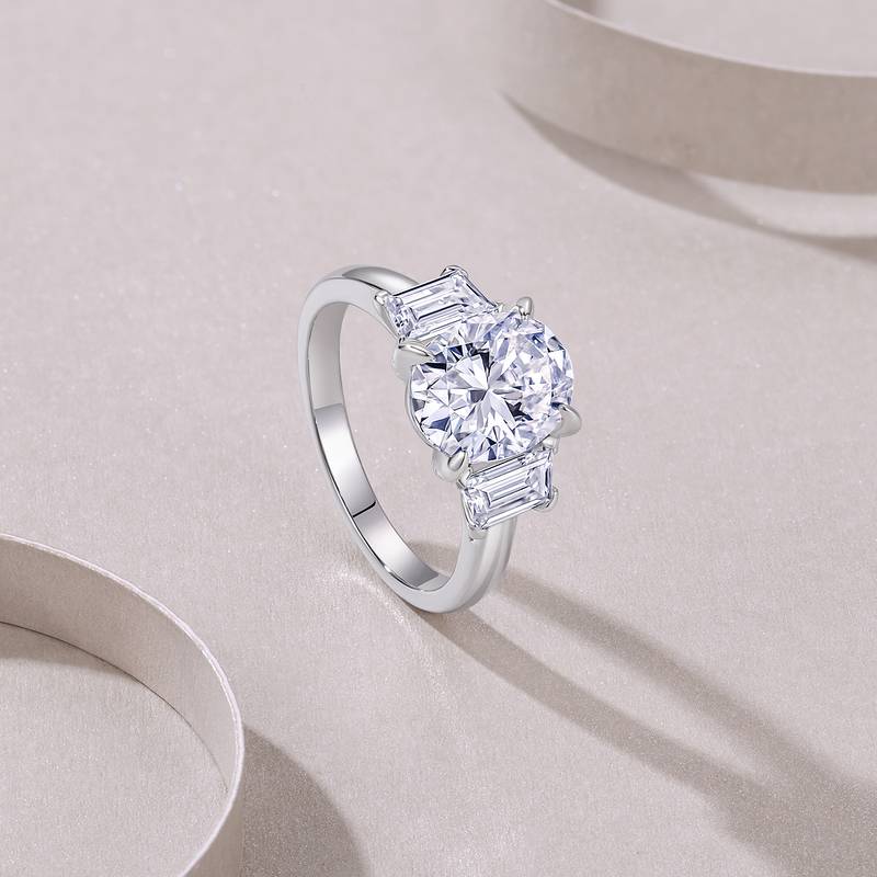 R15515款S925银镀18K白金三石款Women's Ring主石蛋形Moissanite3.0ct