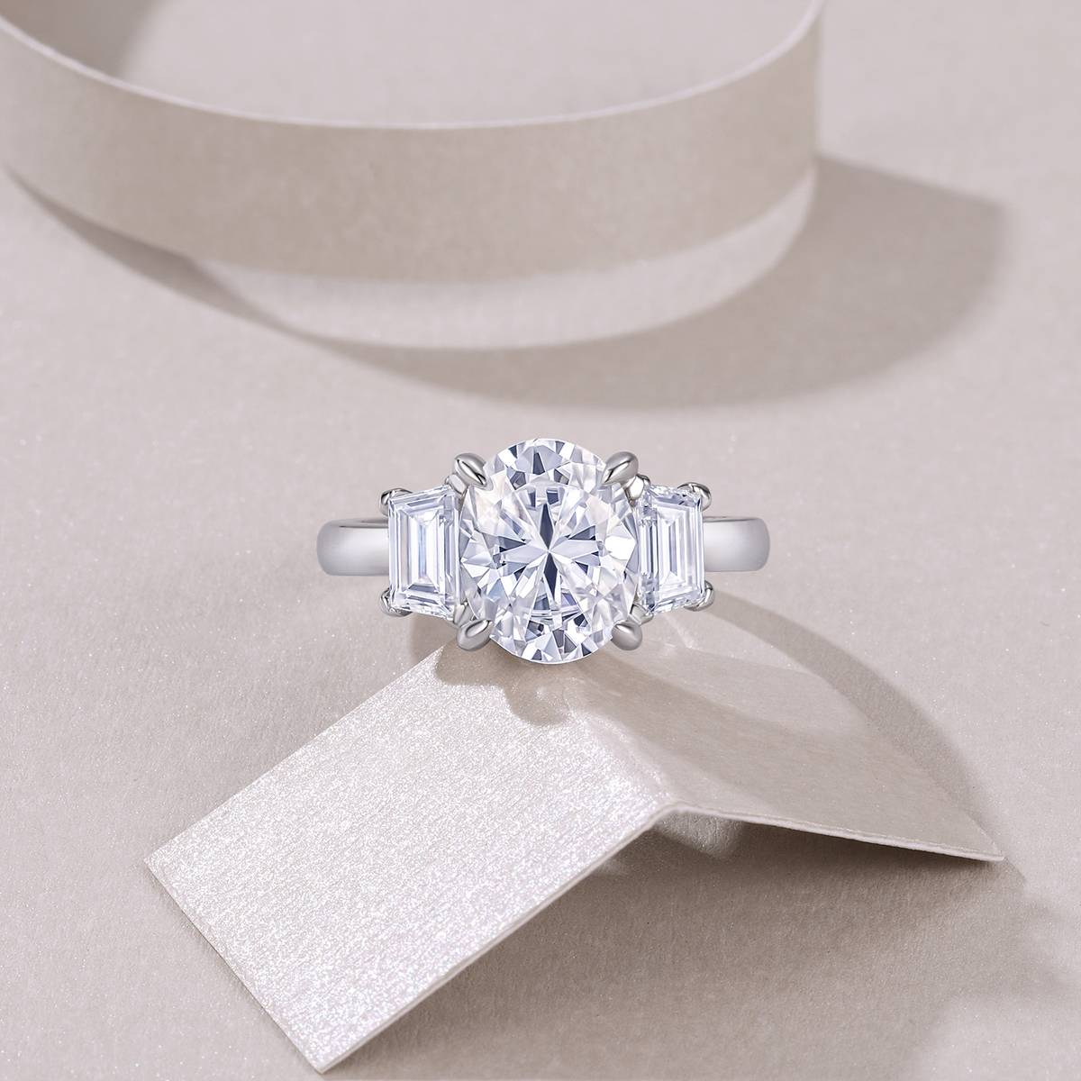 R15515款S925银镀18K白金三石款Women's Ring主石蛋形Moissanite3.0ct