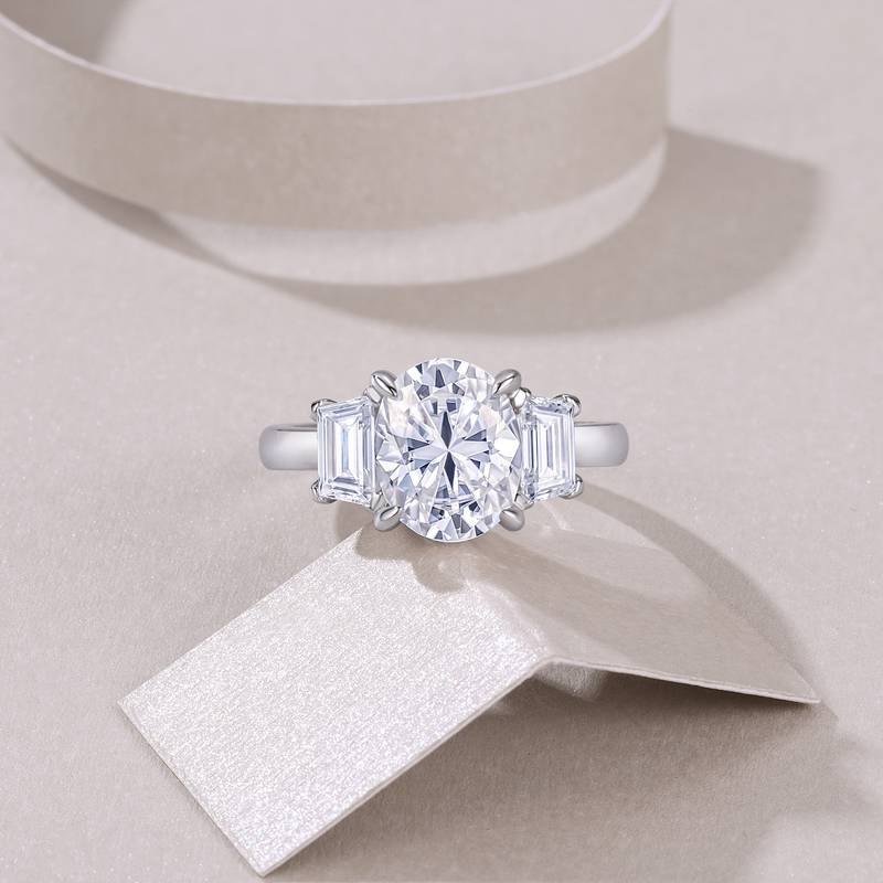 R15515款S925银镀18K白金三石款Women's Ring主石蛋形Moissanite3.0ct
