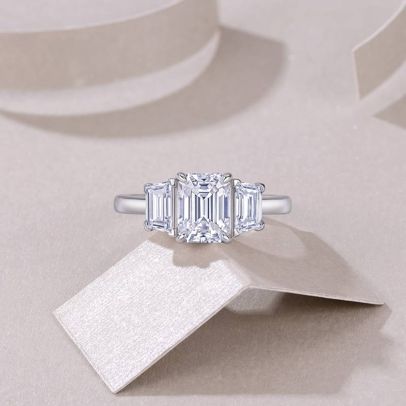 R15517款S925银镀18K白金三石款Women's Ring主石祖母绿切Moissanite2.0ct