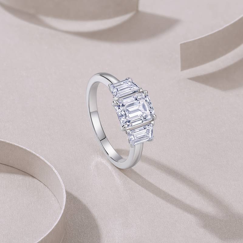 R15517款S925银镀18K白金三石款Women's Ring主石祖母绿切Moissanite2.0ct