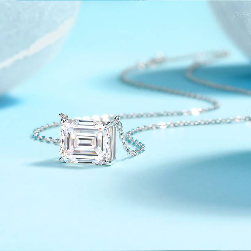 N14885款银镀18K白金祖母绿形莫桑钻项链5.0CT