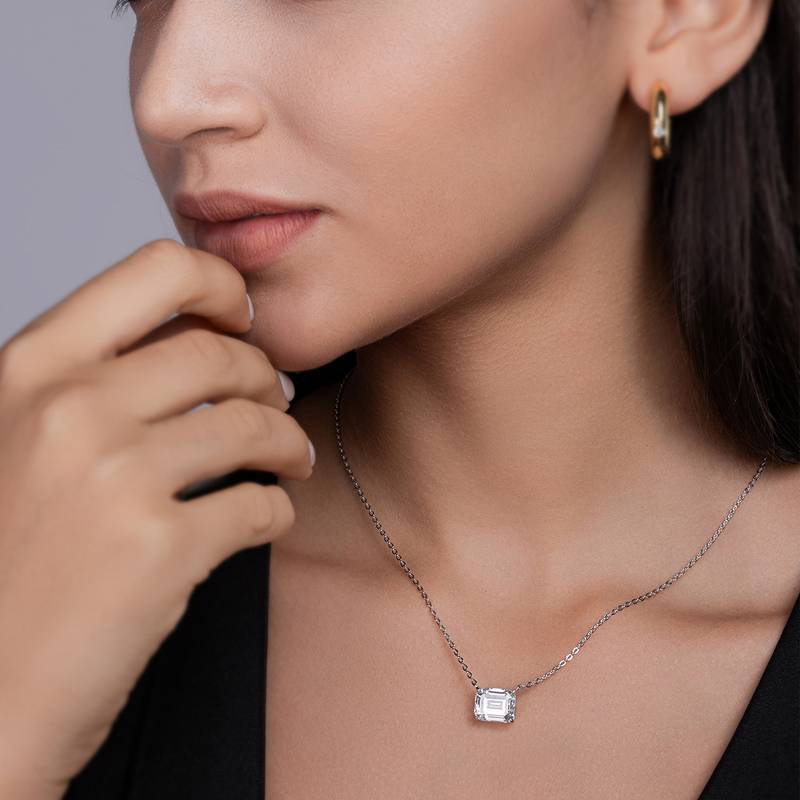 N14885款银镀18K白金祖母绿形莫桑钻项链5.0CT