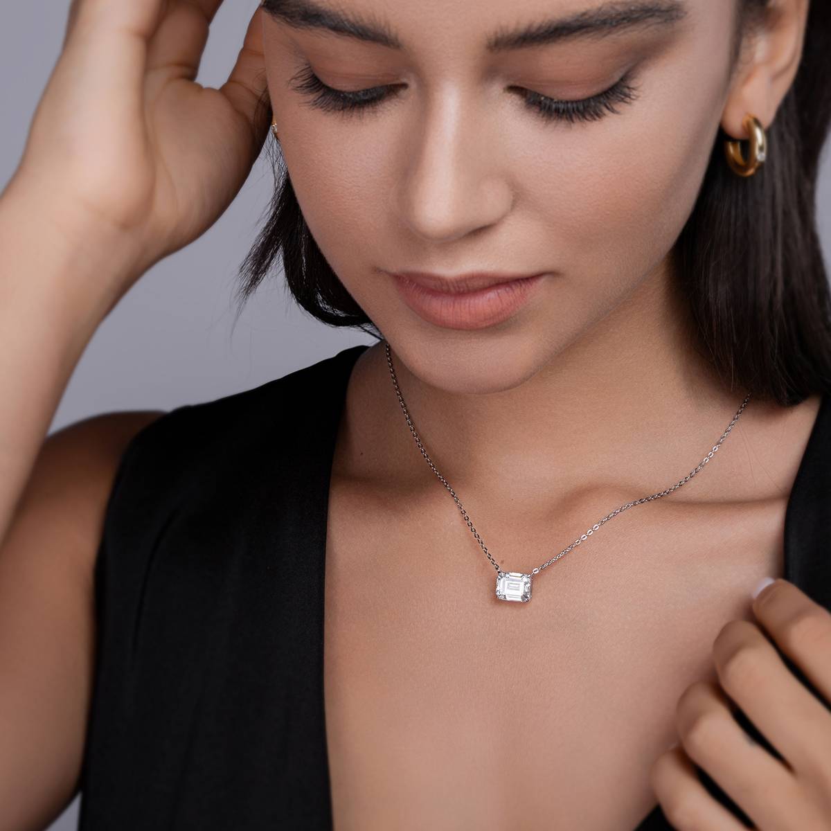 N14885款银镀18K白金祖母绿形莫桑钻项链5.0CT