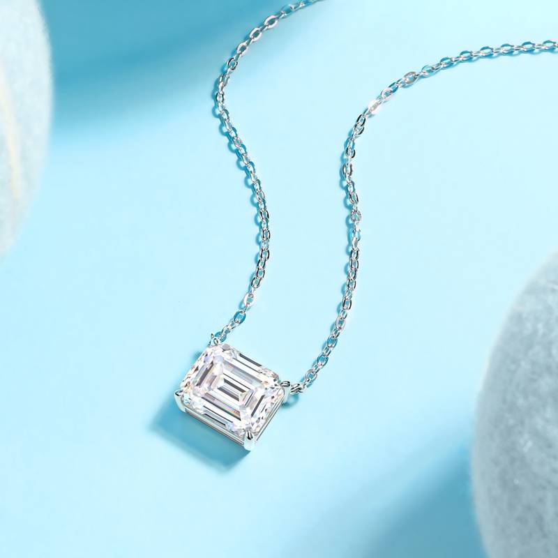 N14885款银镀18K白金祖母绿形莫桑钻项链5.0CT