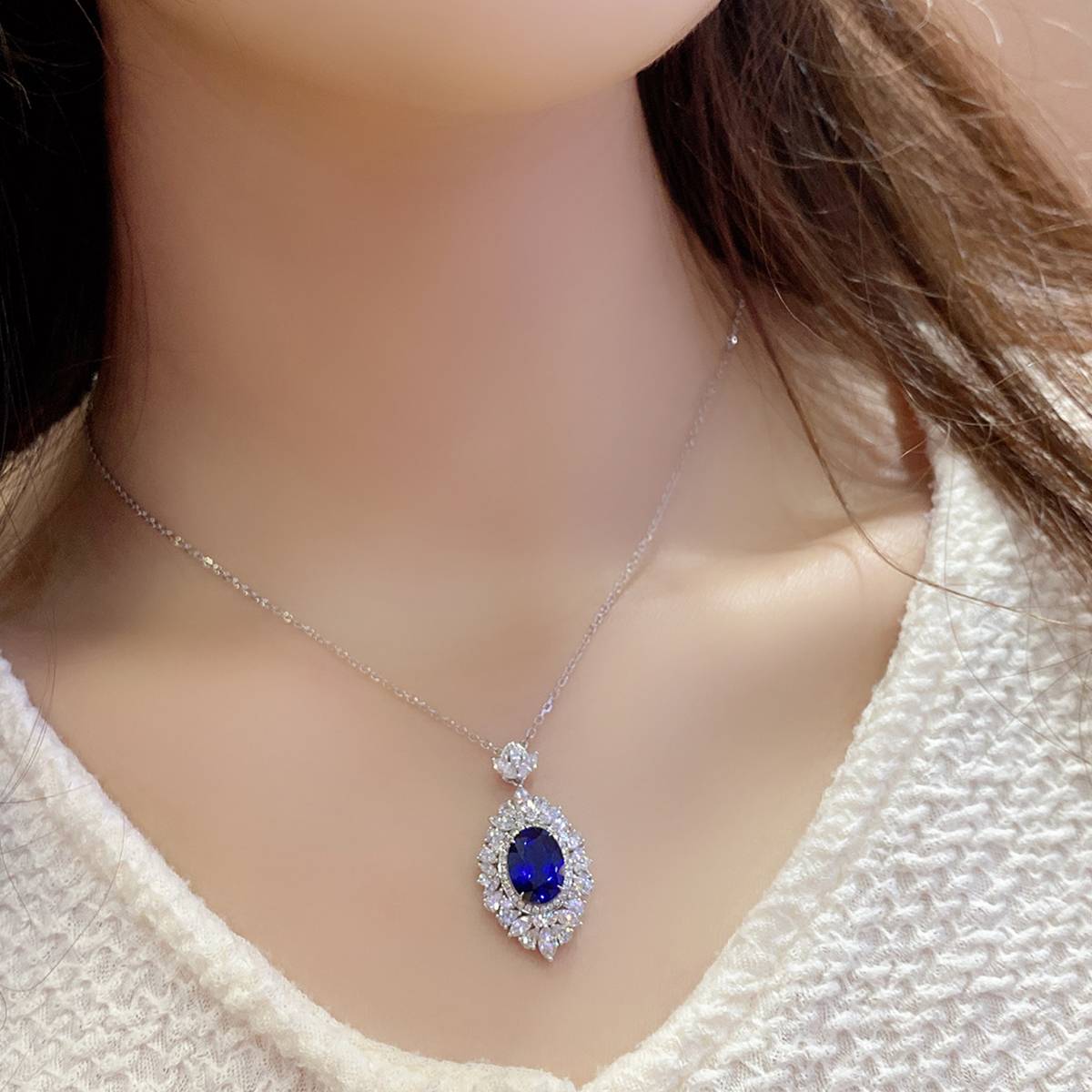 N018款S925银镀18K白金蛋形培育彩宝石Necklace主石10*7mm.6mm/3.67ct