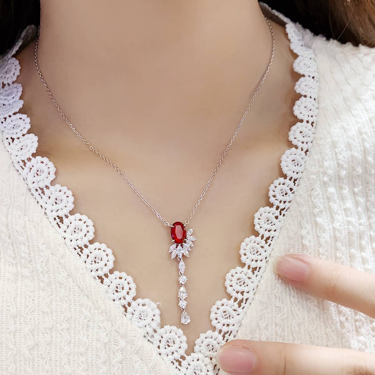 N1705款S925银镀18K白金蛋形培育彩宝石Necklace6.5*9mmmm/2.22ct